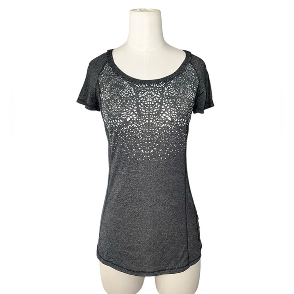 Lululemon sz  6  Gray RUN WILD SHORT SLEEVE TECH SHIRT Reflective Running H12 - Picture 1 of 5